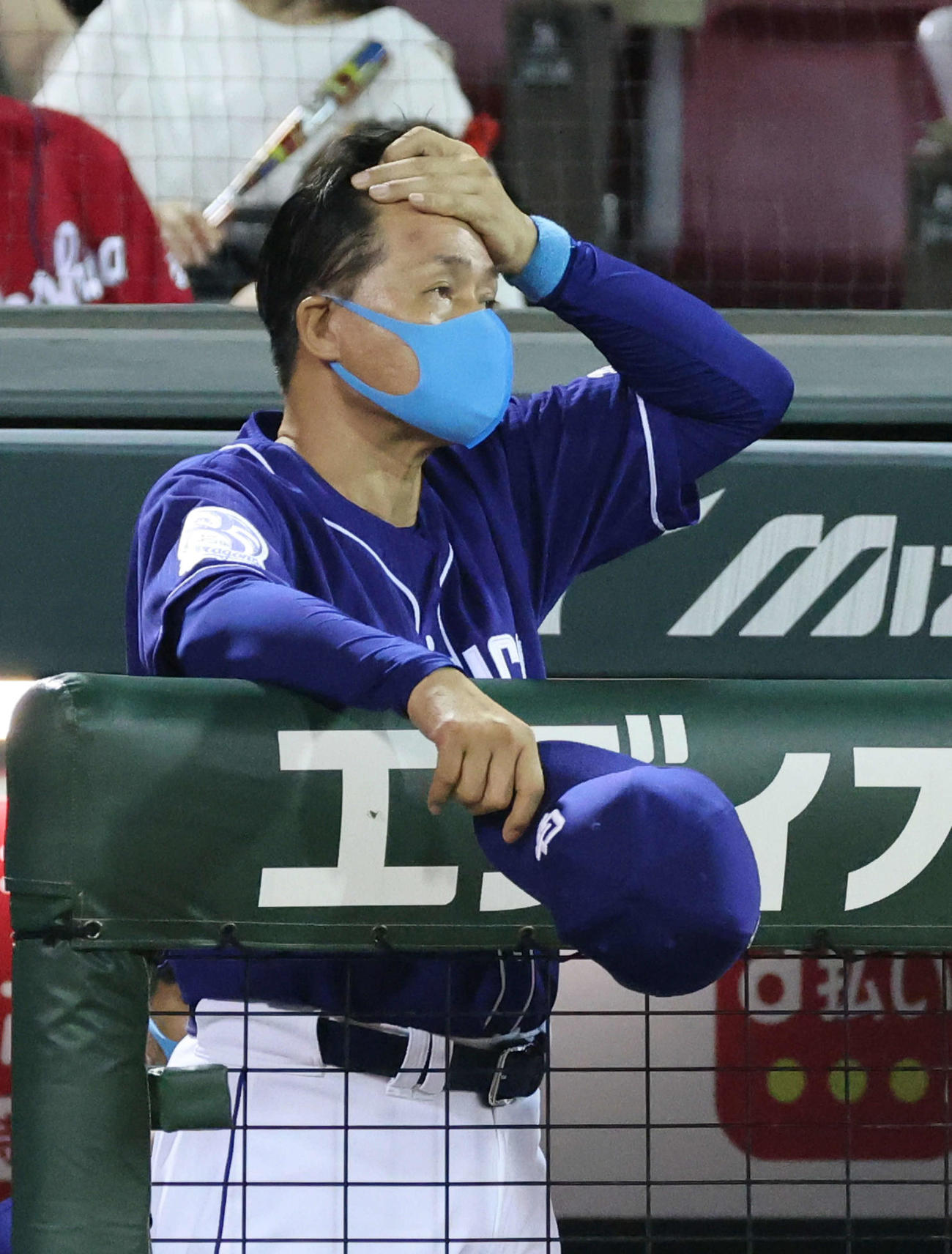 広島対中日　9回表中日、ベンチの与田監督（撮影・加藤孝規）