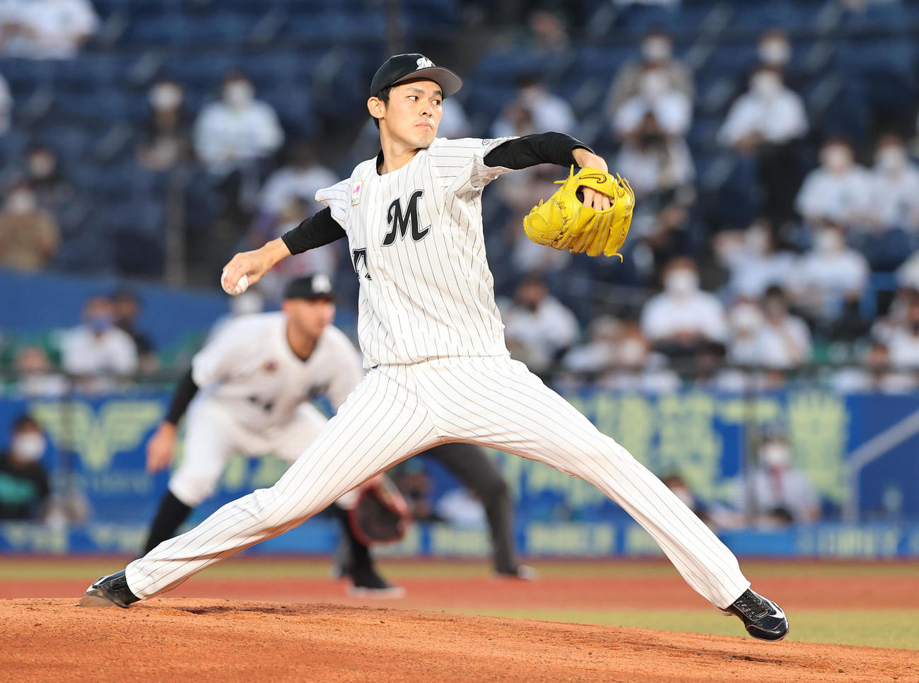 ロッテ対楽天　力投するロッテ先発の佐々木朗（撮影・垰建太）