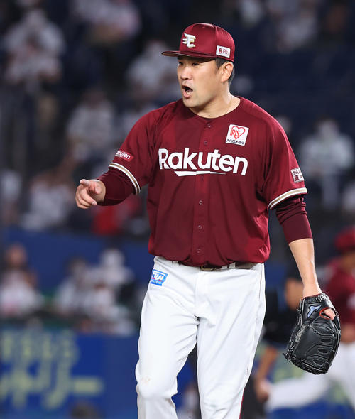 ロッテ対楽天　6回裏ロッテの攻撃を無失点に抑え引き締まった表情を見せる楽天先発の田中将（撮影・垰建太）