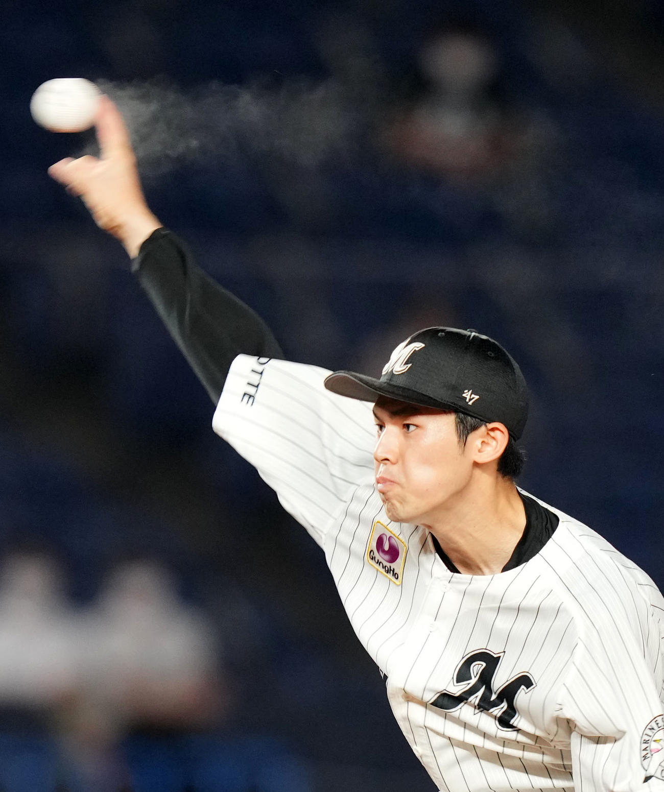 ロッテ対楽天　力投するロッテ先発の佐々木朗（撮影・横山健太）