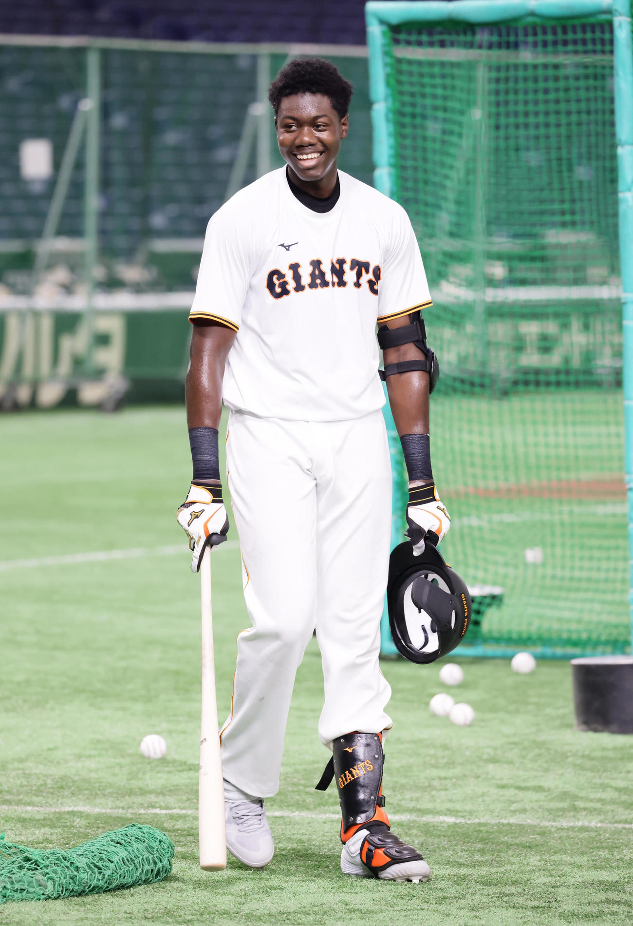 新加入した巨人フリアン ティマとホセ デラクルーズが初東京ドームで練習 プロ野球 日刊スポーツ