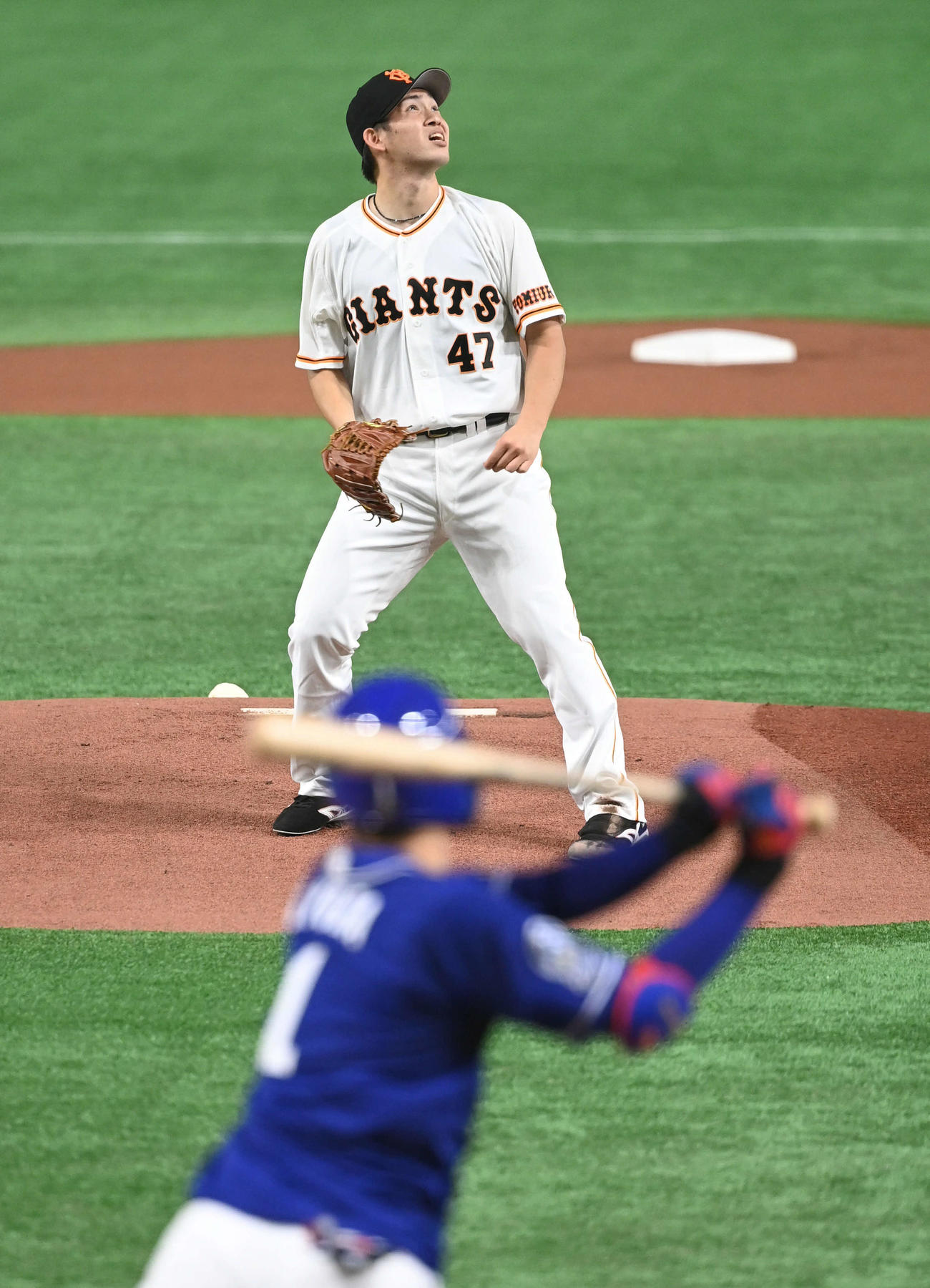 巨人対中日　1回表中日無死、高橋は京田に右越えソロ本塁打を許す（撮影・山崎安昭）