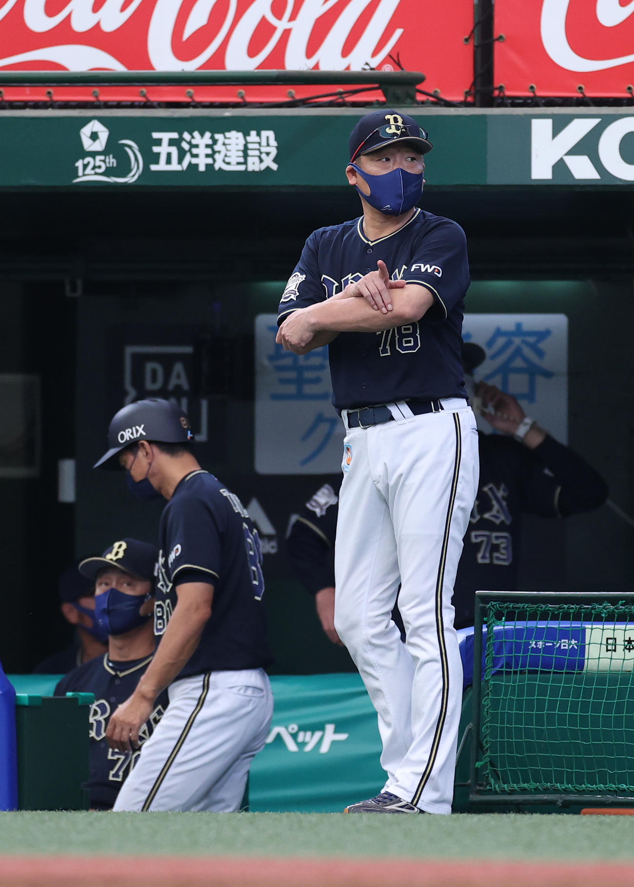 西武対オリックス　5回裏西武1死一、三塁、バルガスの降板を告げる中嶋監督（撮影・河野匠）