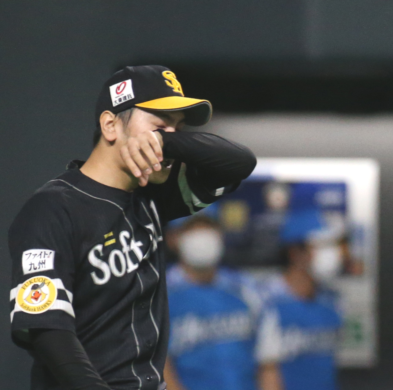 日本ハム対ソフトバンク　1回裏日本ハム1死二、三塁、高浜に中前適時打を打たれるソフトバンク石川（撮影・佐藤翔太）