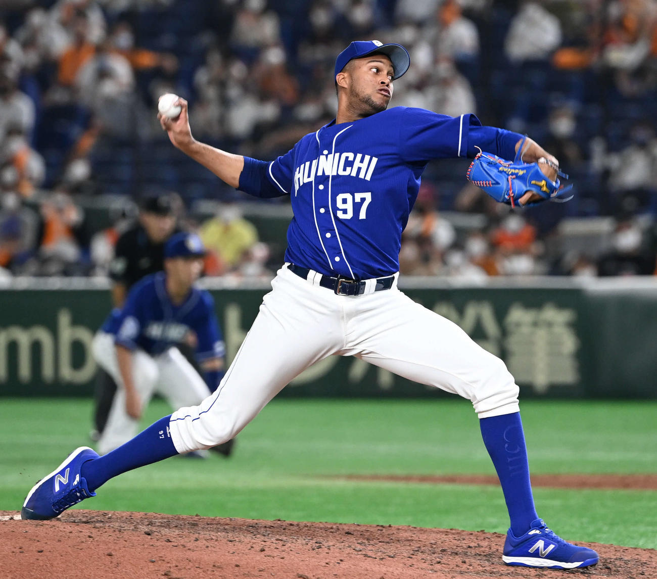巨人対中日　17セーブ目を挙げた中日R・マルティネス（撮影・山崎安昭）