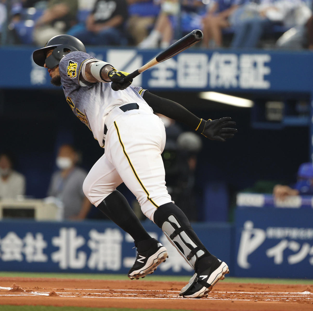 DeNA対阪神　1回表阪神2死三塁、遊撃への先制適時内野安打を放つマルテ（撮影・清水貴仁）