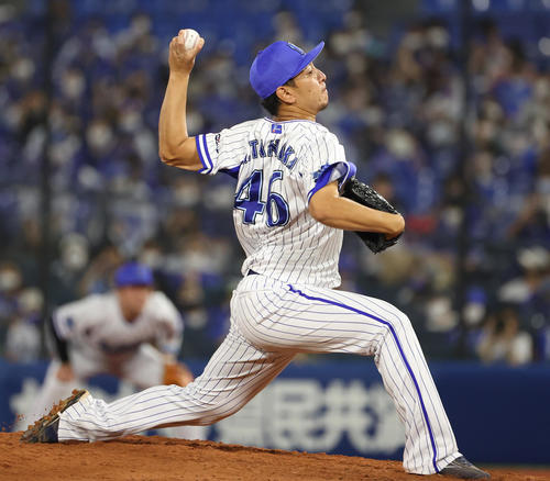 DeNA対阪神 9回表阪神2死、登板するDeNA田中健(撮影・清水貴仁)