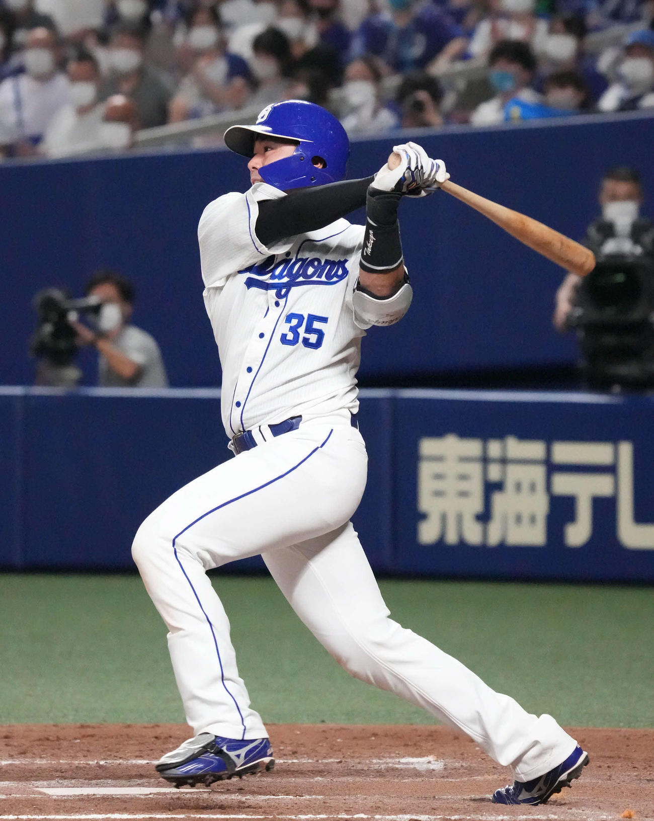 中日対ヤクルト　8回裏中日無死、木下拓は決勝の左越え本塁打を放つ（撮影・森本幸一）