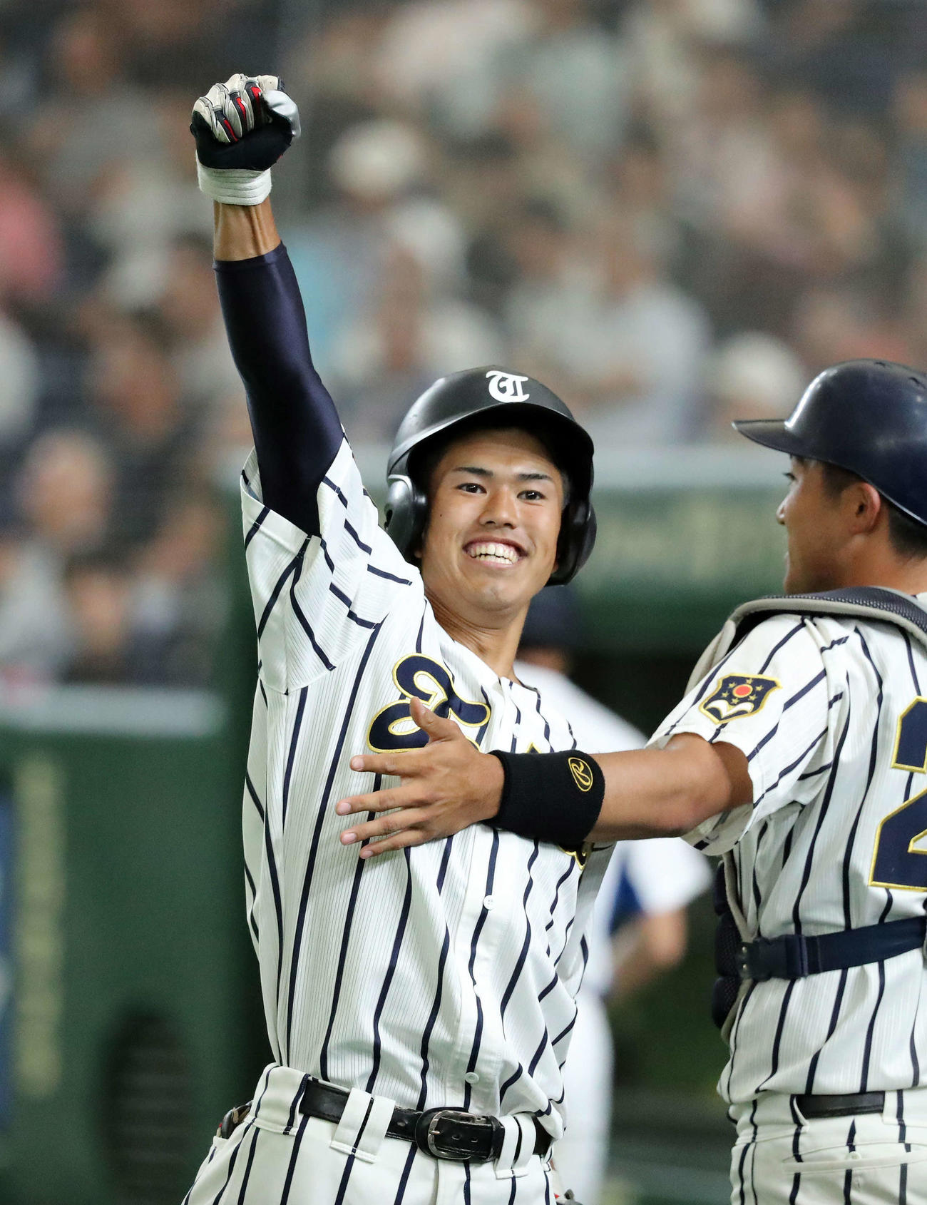 ガッツポーズする東海大北海道時代の今川優馬（17年6月5日撮影）