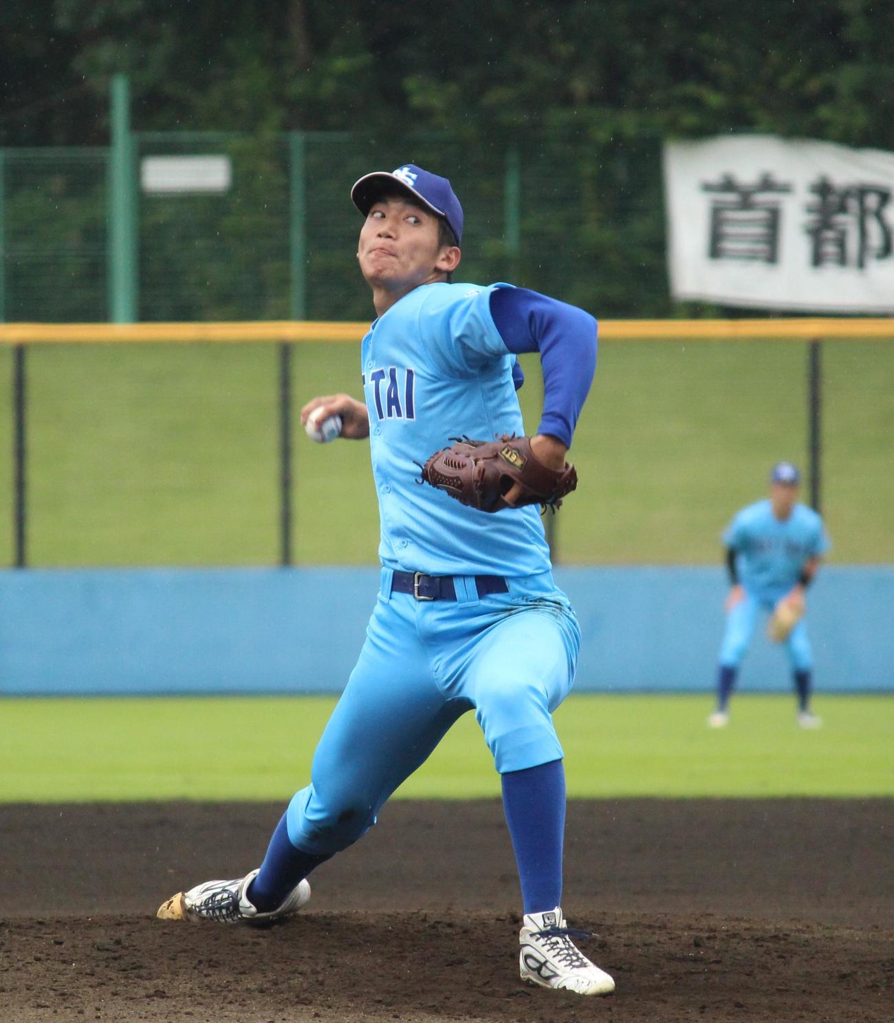日体大対帝京大　先発し3回を無安打無失点に抑えた日体大・勝本（撮影・保坂恭子）