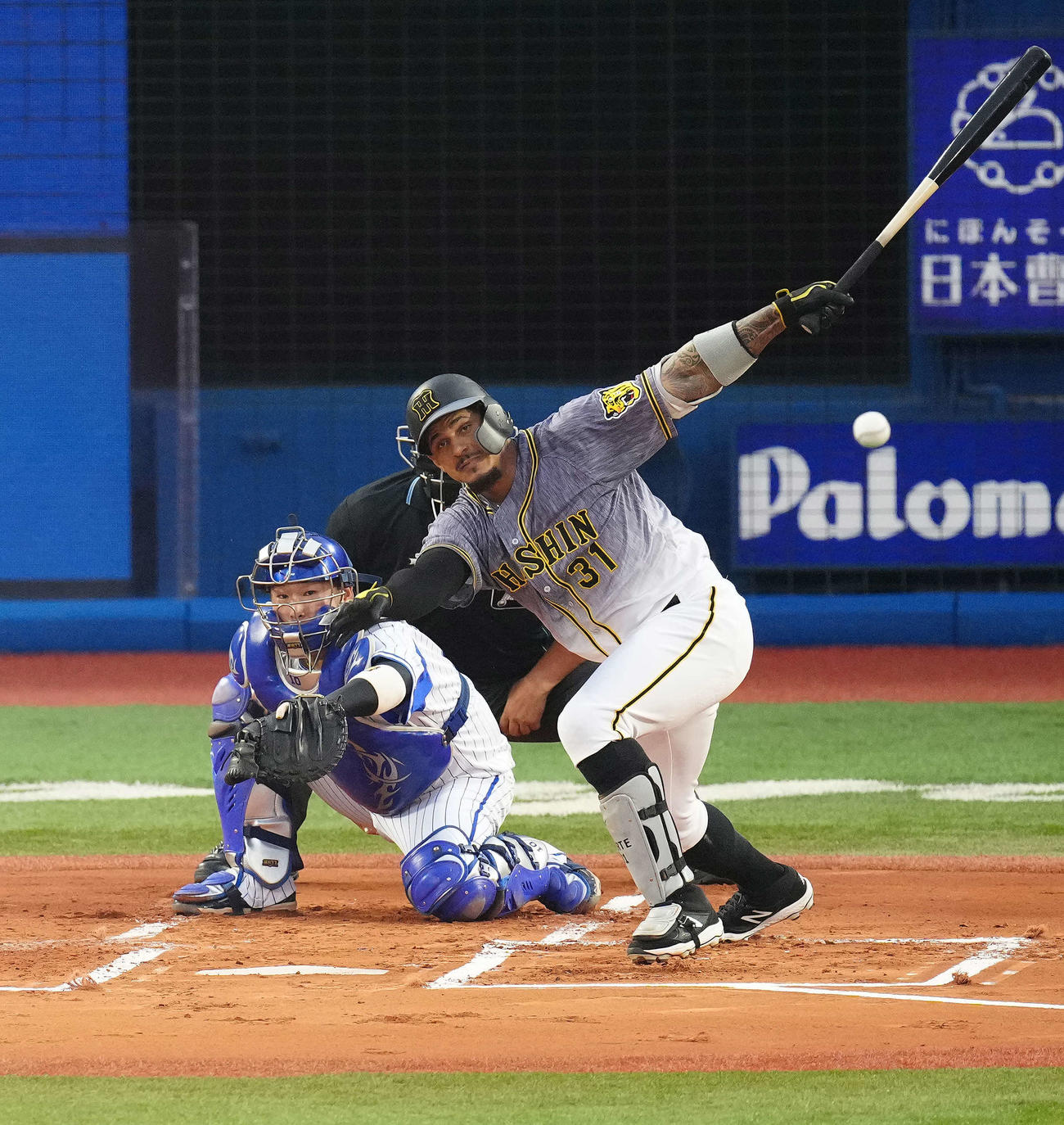 DeNA対阪神　1回表阪神2死三塁、遊撃に先制適時内野安打とするマルテ（撮影・江口和貴）
