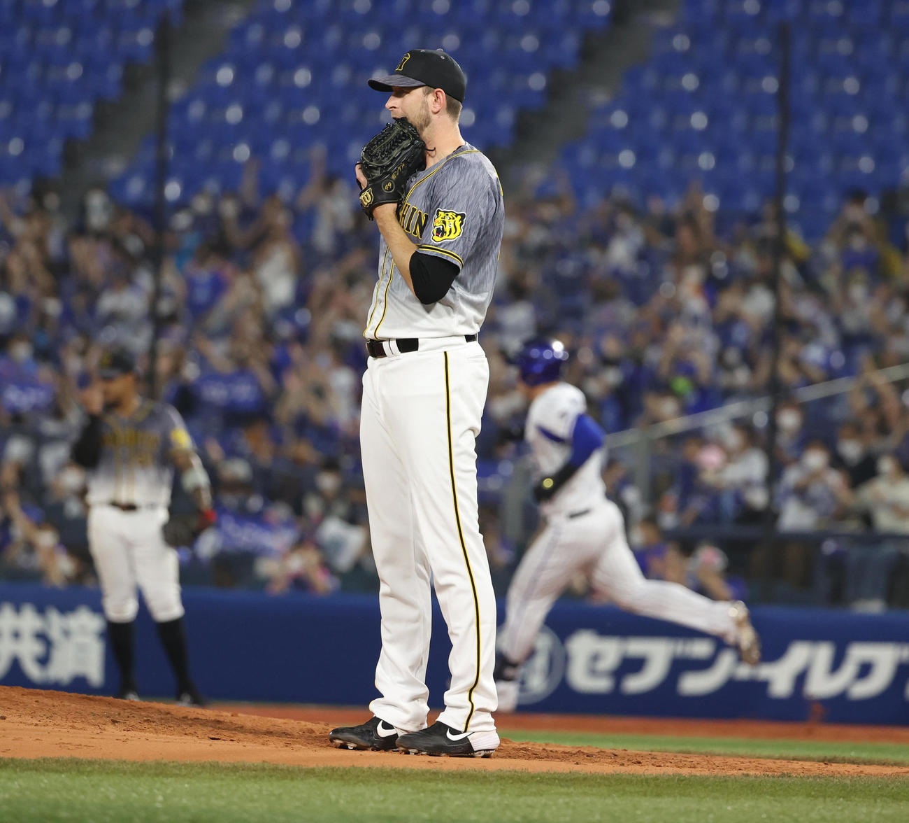 DeNA対阪神　3回裏DeNA2死三塁、オースティンに中越え2点本塁打を浴びる阪神ガンケル（撮影・清水貴仁）