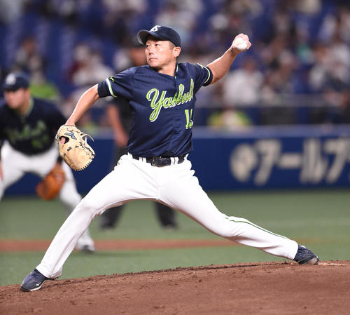 中日対ヤクルト　3回裏、力投するヤクルト先発の石川（撮影・森本幸一）