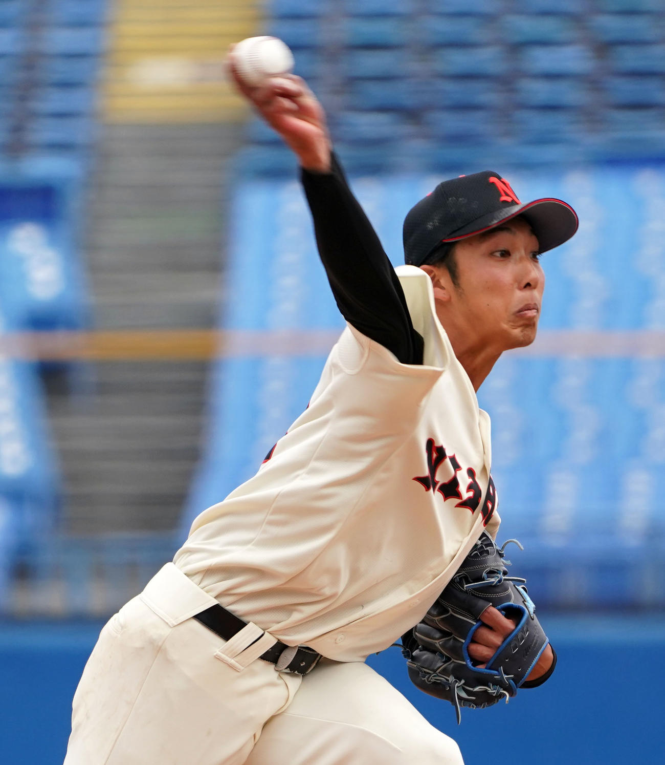 国学院大対日大　力投する日大・赤星（撮影・横山健太）