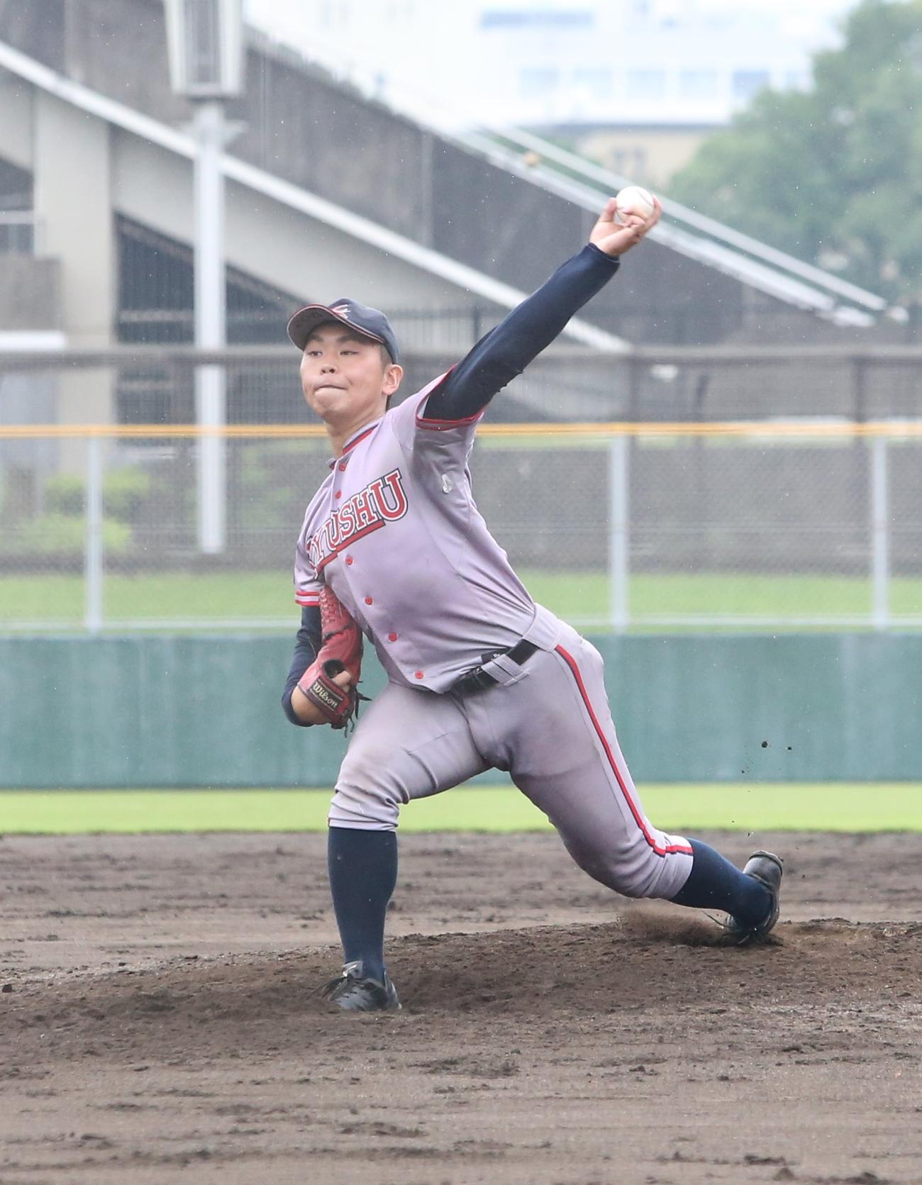 九大対福岡大　2番手で登板した九大初のプロを目指す九大・芦谷汰貴投手（撮影・菊川光一）