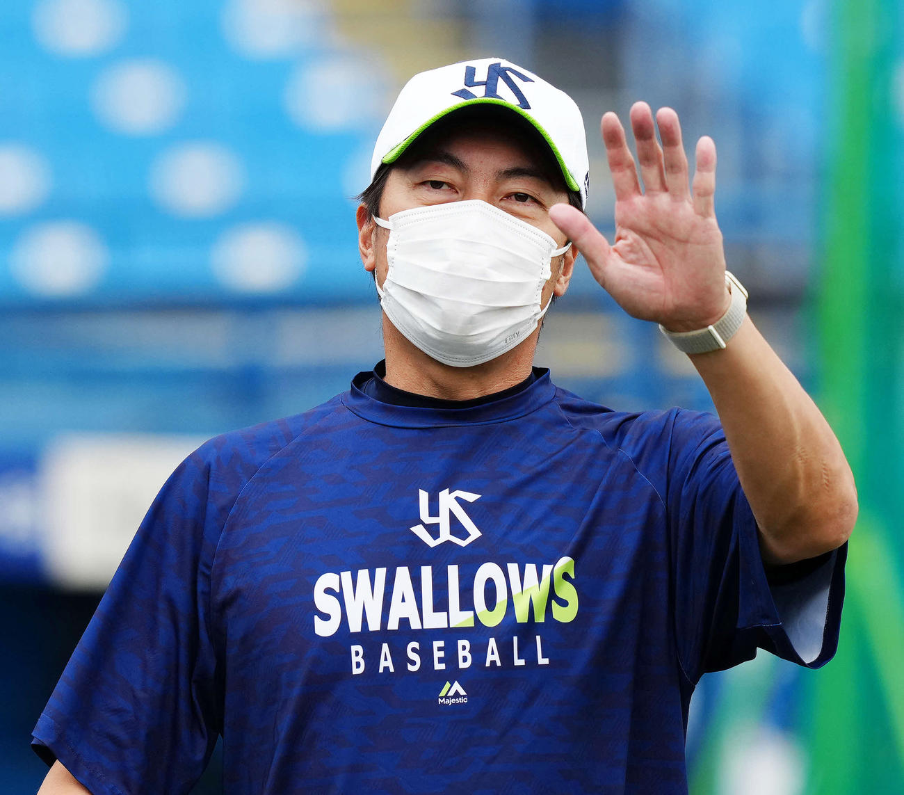試合前練習に臨むヤクルト高津監督（撮影・江口和貴）