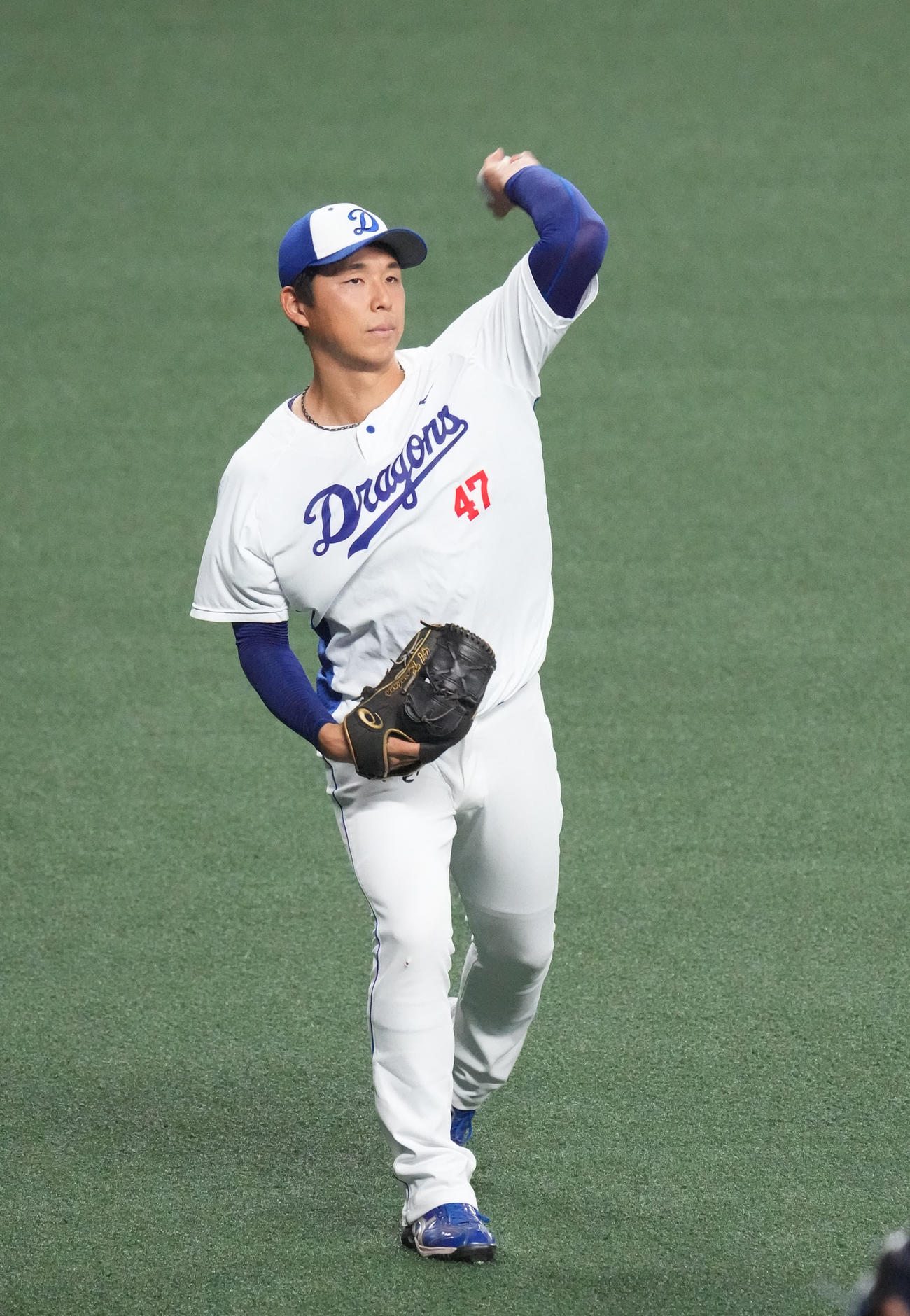 中日対広島　試合前、キャッチボールをする笠原（撮影・森本幸一）