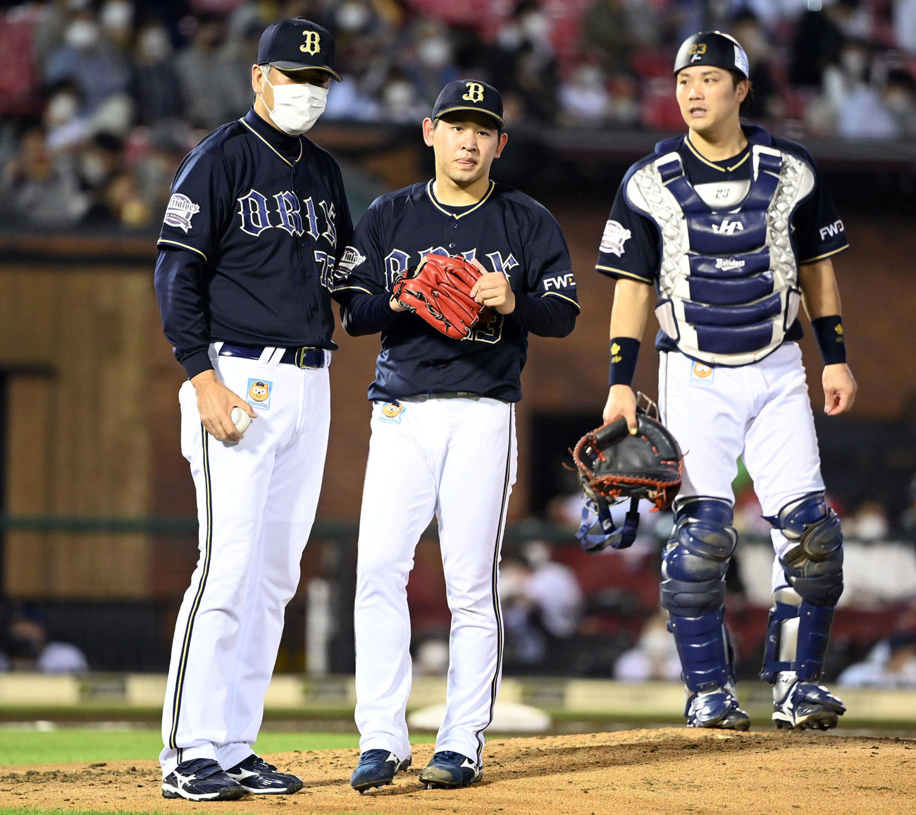 楽天対オリックス　6回途中で降板するオリックス先発の宮城（撮影・たえ見朱実）