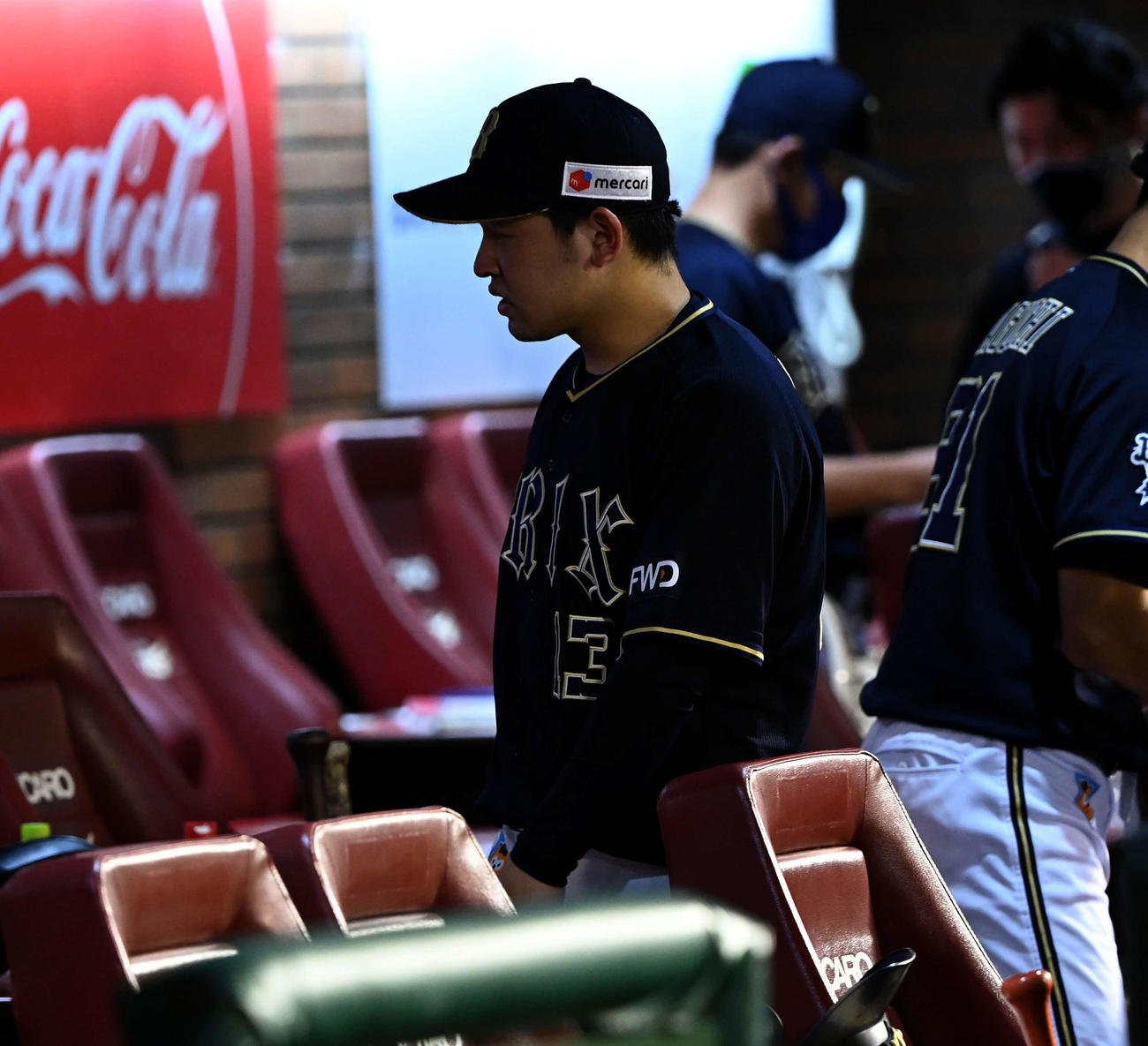 楽天対オリックス　6回途中で降板するオリックス先発の宮城（撮影・たえ見朱実）