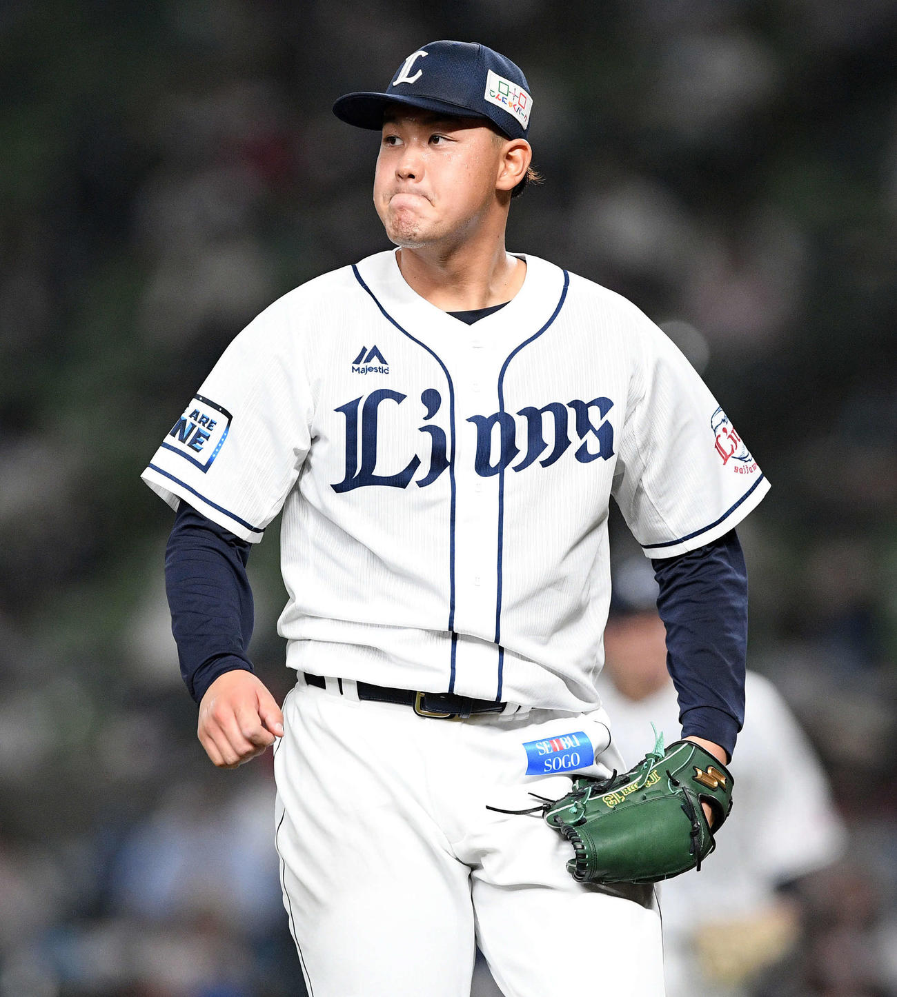 西武対日本ハム　6回を投げ終え気合の入った表情で引き揚げる西武先発の高橋（撮影・滝沢徹郎）