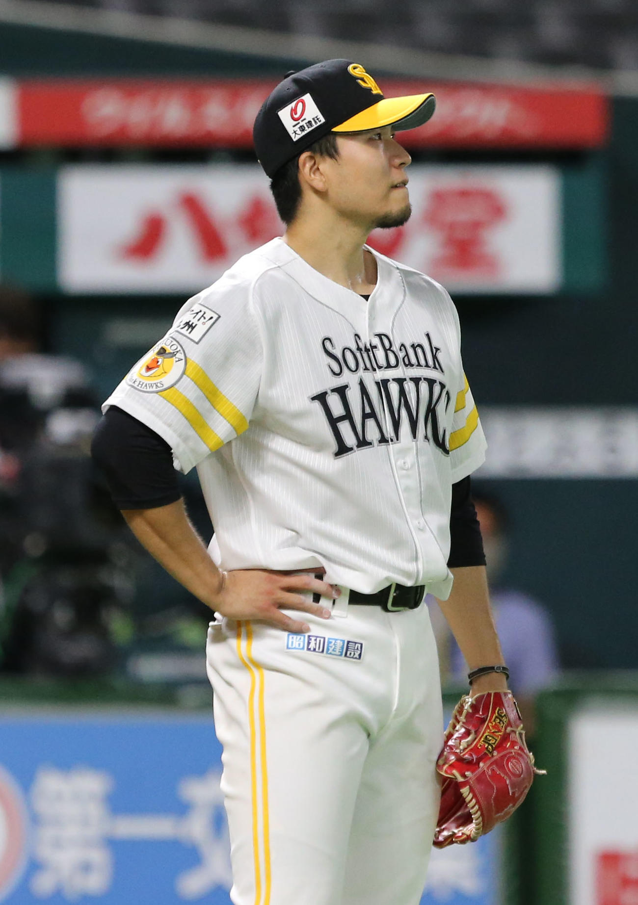 ソフトバンク対ロッテ　8回表ロッテ2死満塁、千賀滉大はレアードに勝ち越しの適時打を放たれ悔しい表情を見せる（撮影・屋方直哉）