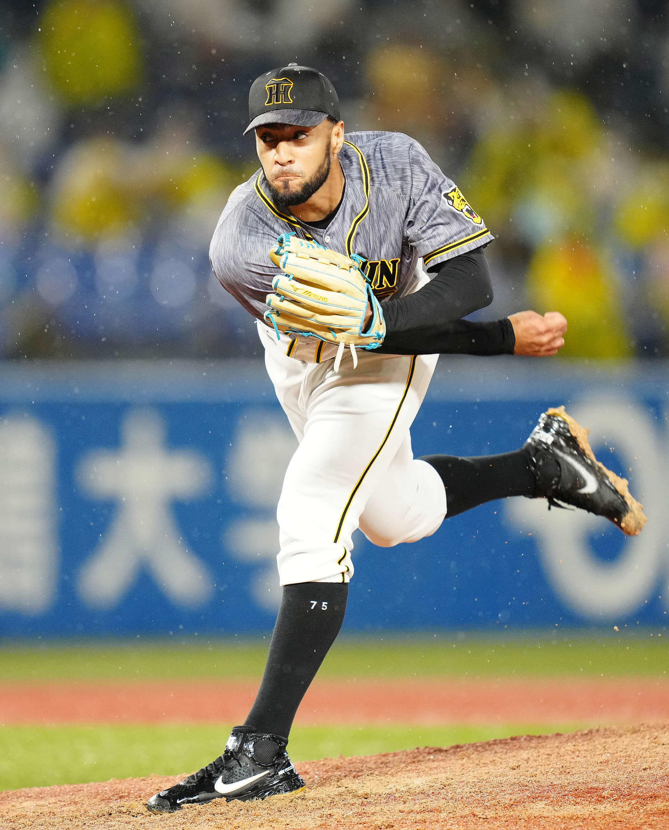 ヤクルト対阪神　9回裏、登板する阪神5番手のスアレス（撮影・江口和貴）