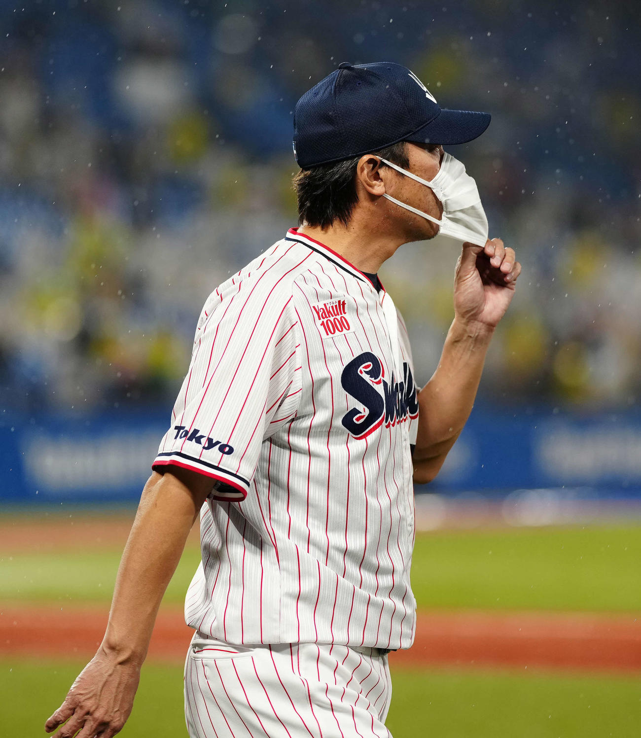 ヤクルト対阪神　試合後、引き揚げるヤクルト高津監督（撮影・江口和貴）