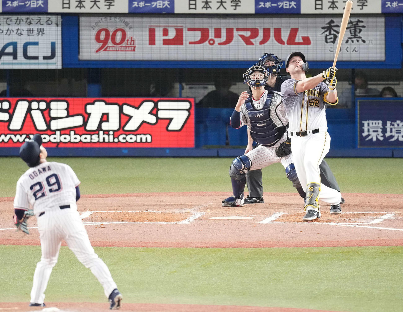 ヤクルト対阪神　6回表阪神2死満塁、左飛に倒れるサンズ。投手小川（撮影・鈴木みどり）