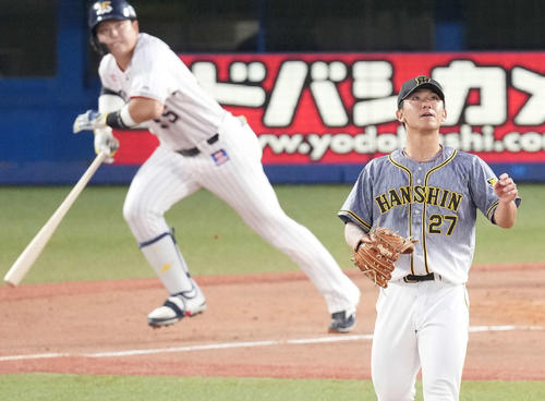 ヤクルト対阪神　1回裏ヤクルト2死三塁、村上に左前適時打を浴びる伊藤将（撮影・鈴木みどり）