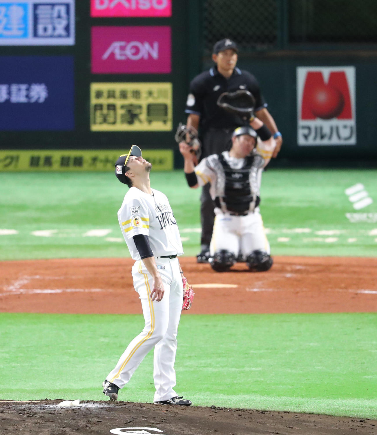 ソフトバンク対ロッテ　4回表ロッテ2死三塁、角中の左前適時打を浴びた千賀はガックリ（撮影・梅根麻紀）