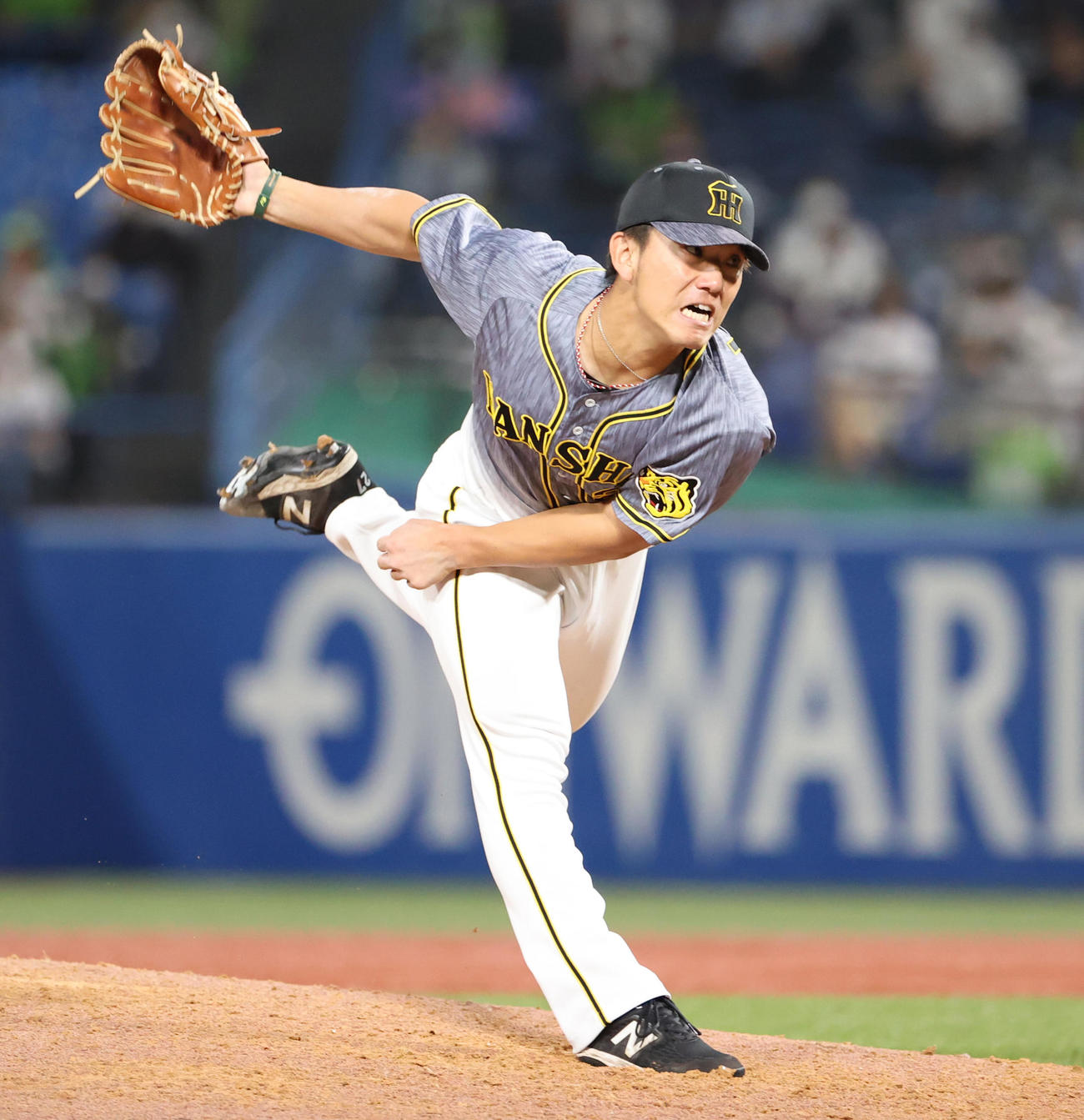 ヤクルト対阪神　力投を続ける阪神伊藤将（撮影・清水貴仁）