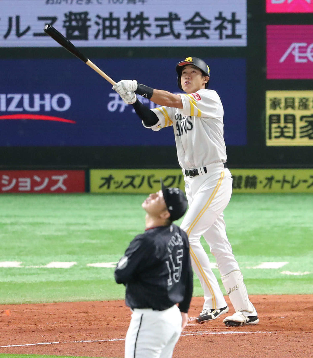 ソフトバンク対ロッテ　3回裏ソフトバンク2死二塁、柳田悠岐は右越えに2点本塁打を放つ（撮影・梅根麻紀）