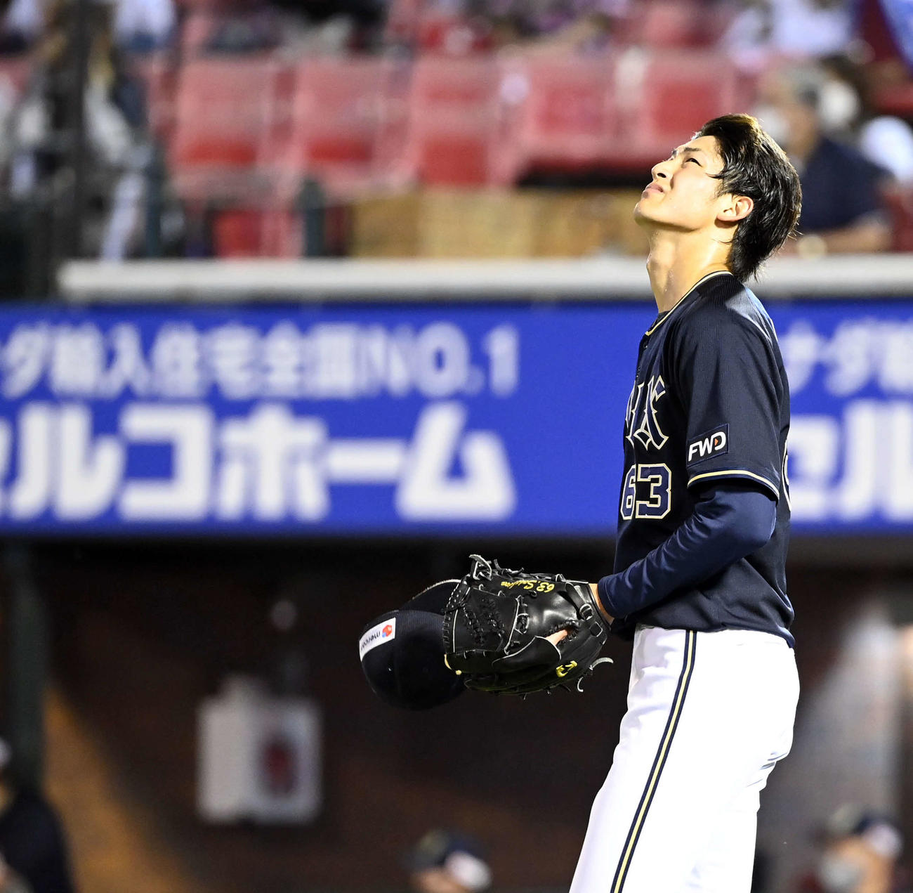 楽天対オリックス　楽天打線に捕まり、5回途中でマウンドを降りたオリックス先発の山崎颯（撮影・たえ見朱実）