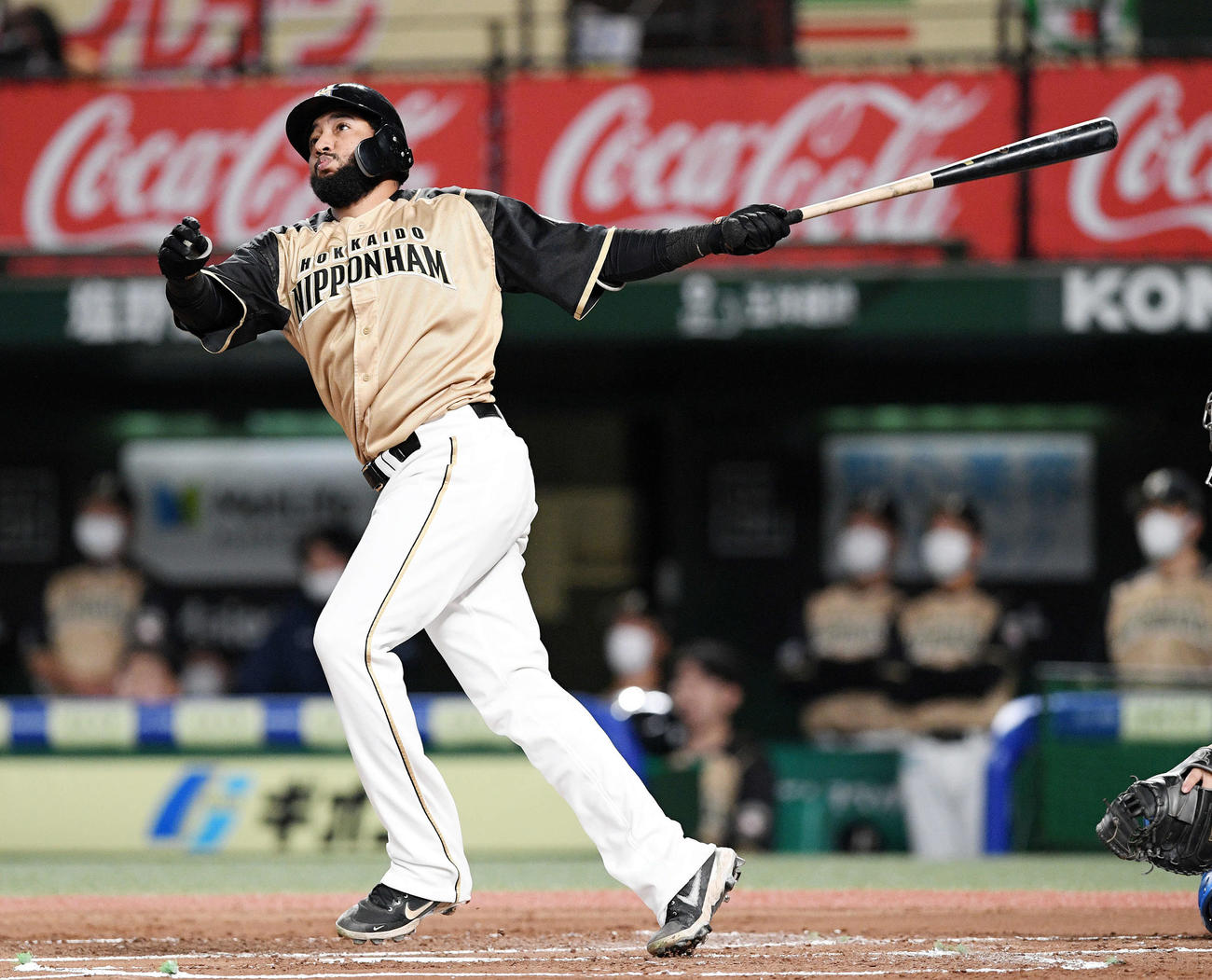 西武対日本ハム　2回表日本ハム2死、R・ロドリゲスは先制の左越えソロ本塁打を放つ（撮影・滝沢徹郎）