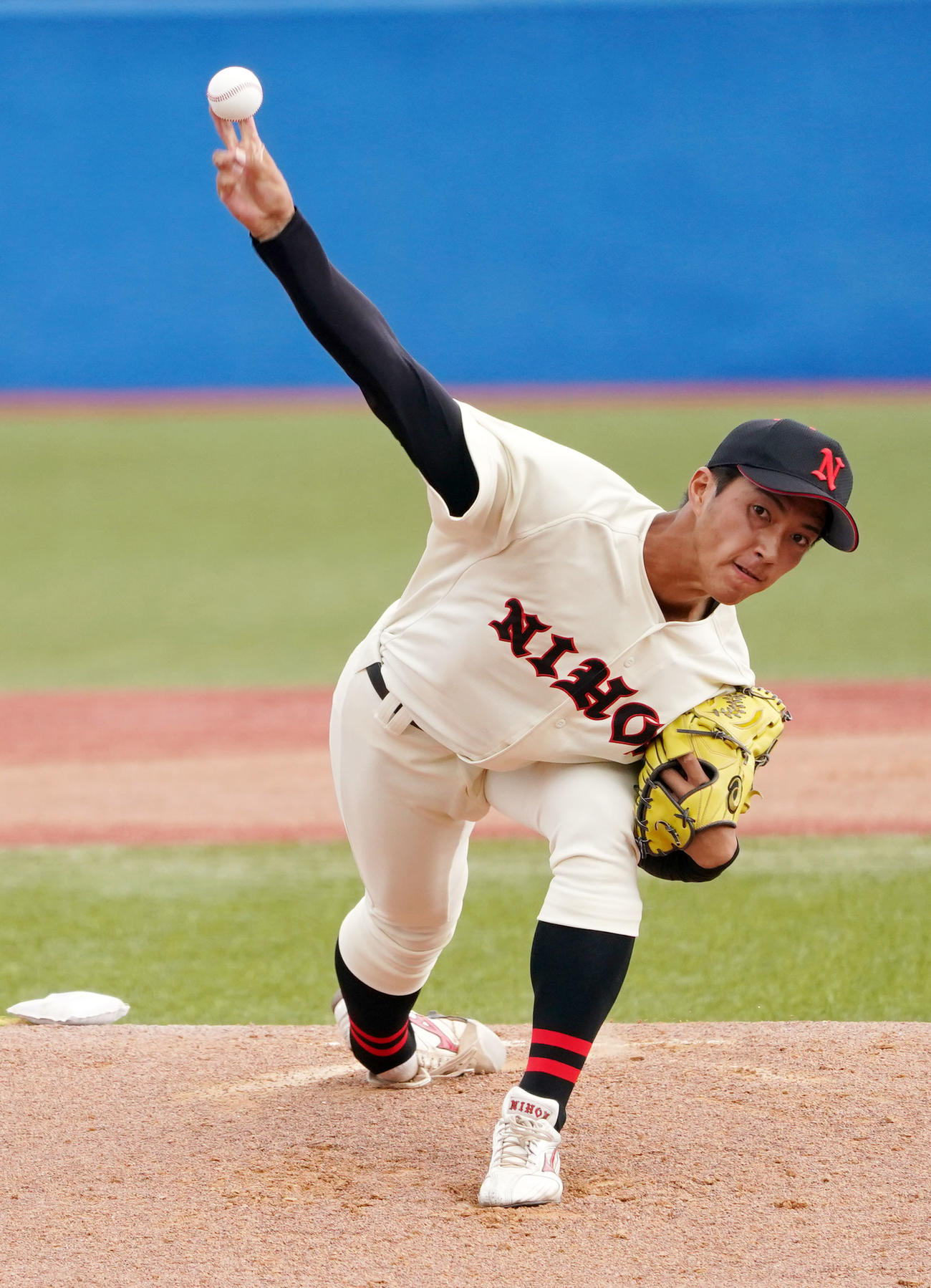 日大対国学院大　力投する日大・田嶋（撮影・横山健太）