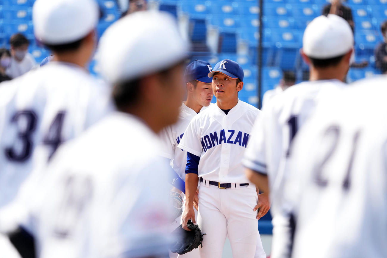 駒大対中大　完封で中大に勝利した駒大先発の福山（撮影・横山健太）