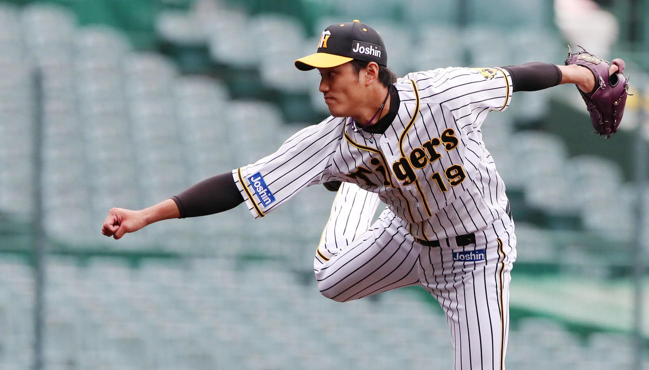 阪神対ソフトバンク　6回表、ソフトバンク打線相手に好投を見せる藤浪（撮影・加藤哉）