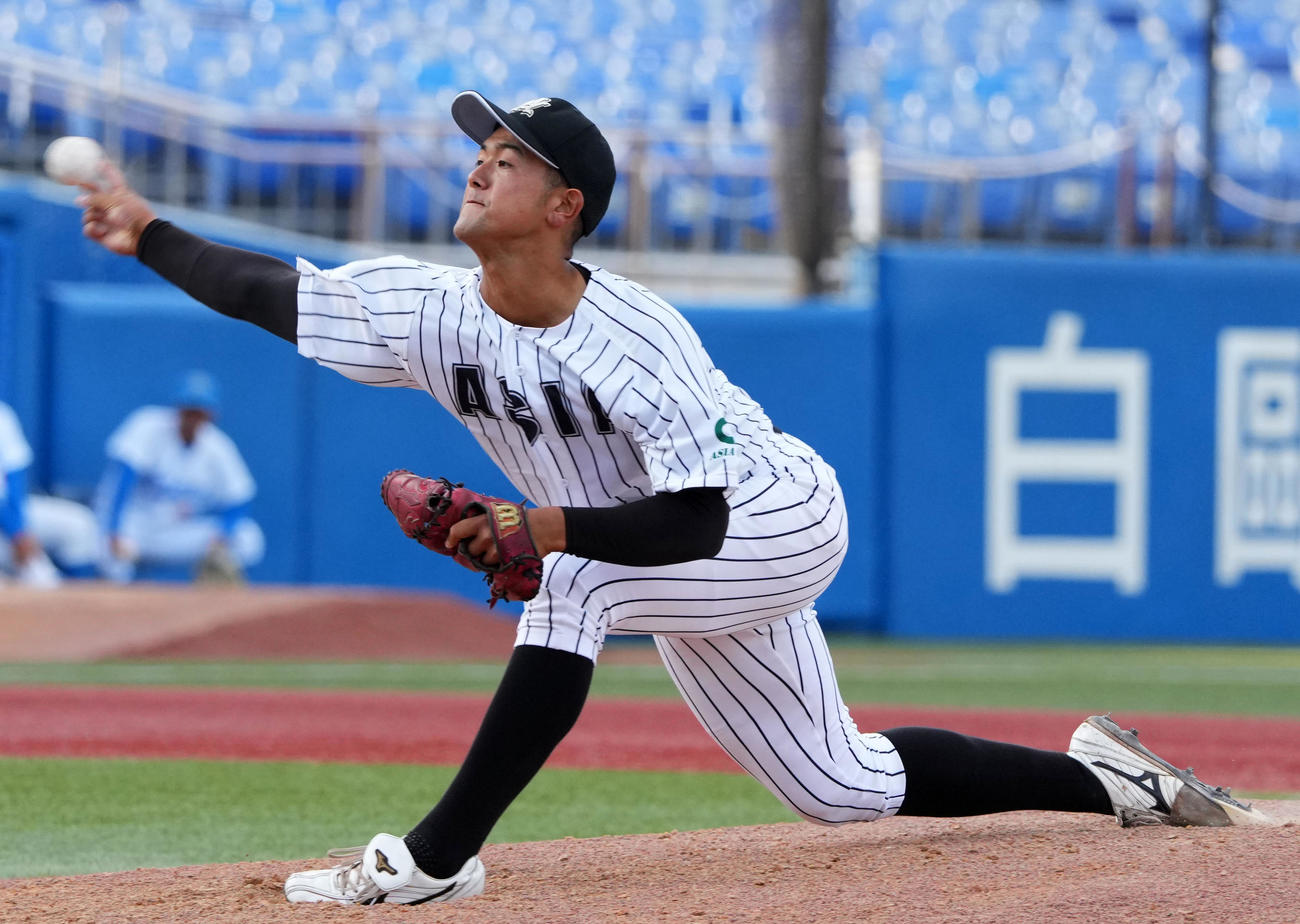 青学大対亜大　4回表から登板した亜大・岡留（撮影・横山健太）
