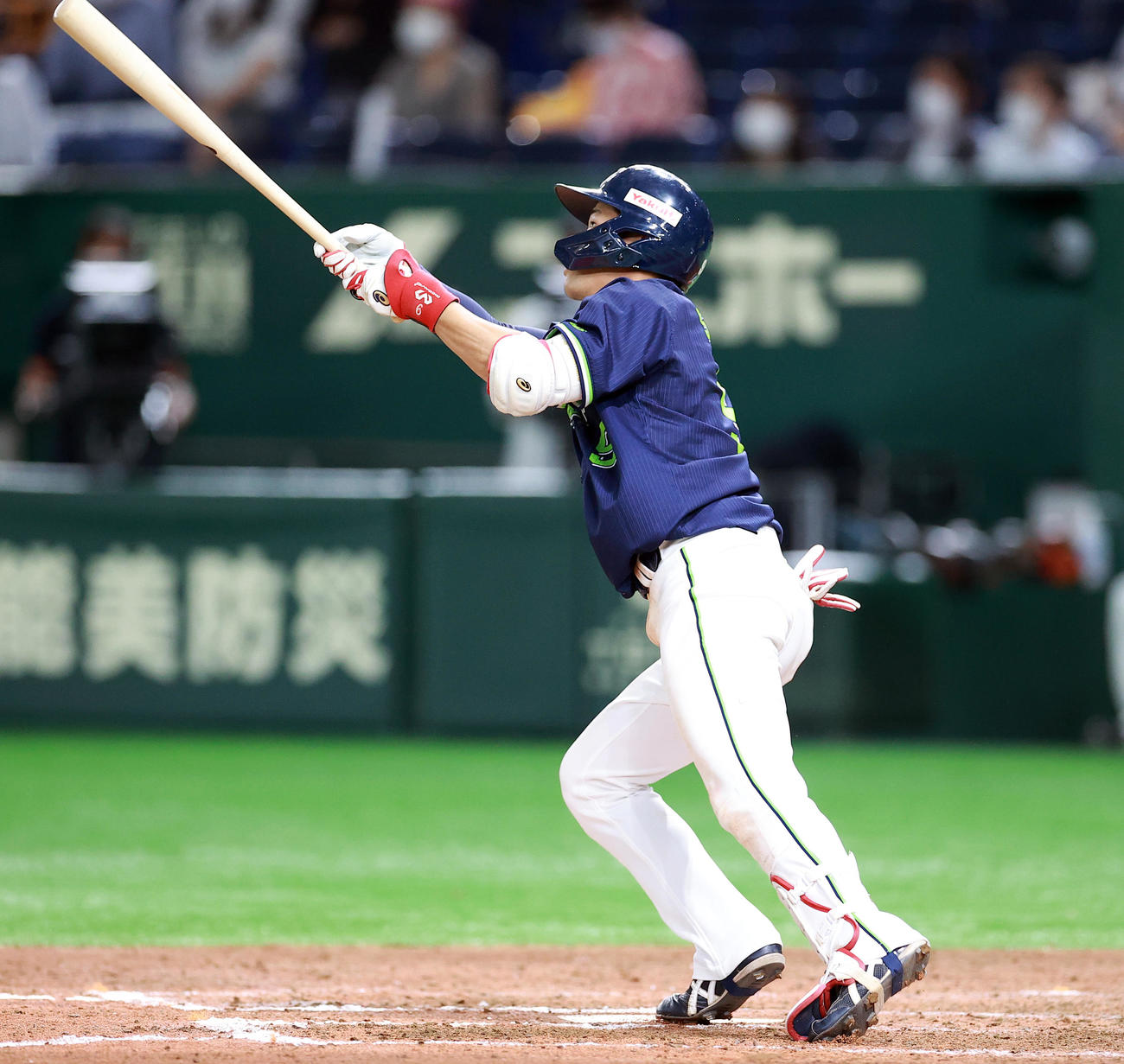 巨人対ヤクルト　8回表ヤクルト1死満塁、塩見は満塁本塁打を放つ（撮影・浅見桂子）