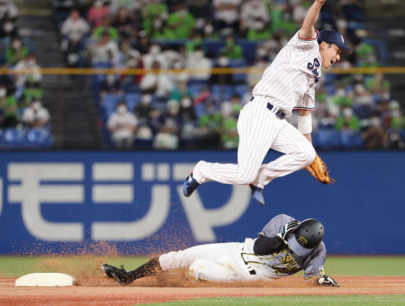 ヤクルト対阪神　二盗を決める植田海（2021年9月15日撮影）