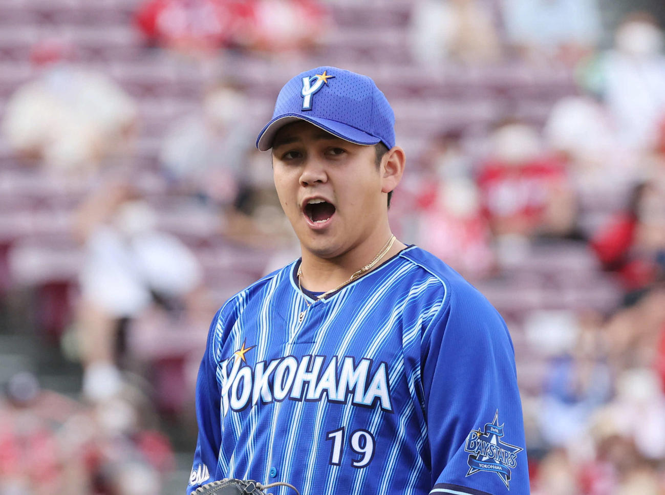 広島対DeNA　今季初セーブを挙げ、ほえる山崎（撮影・加藤孝規）