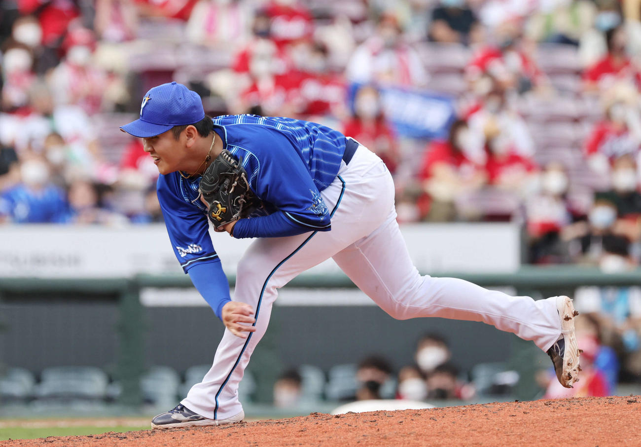 広島対DeNA　今季初セーブの山崎（撮影・加藤孝規）