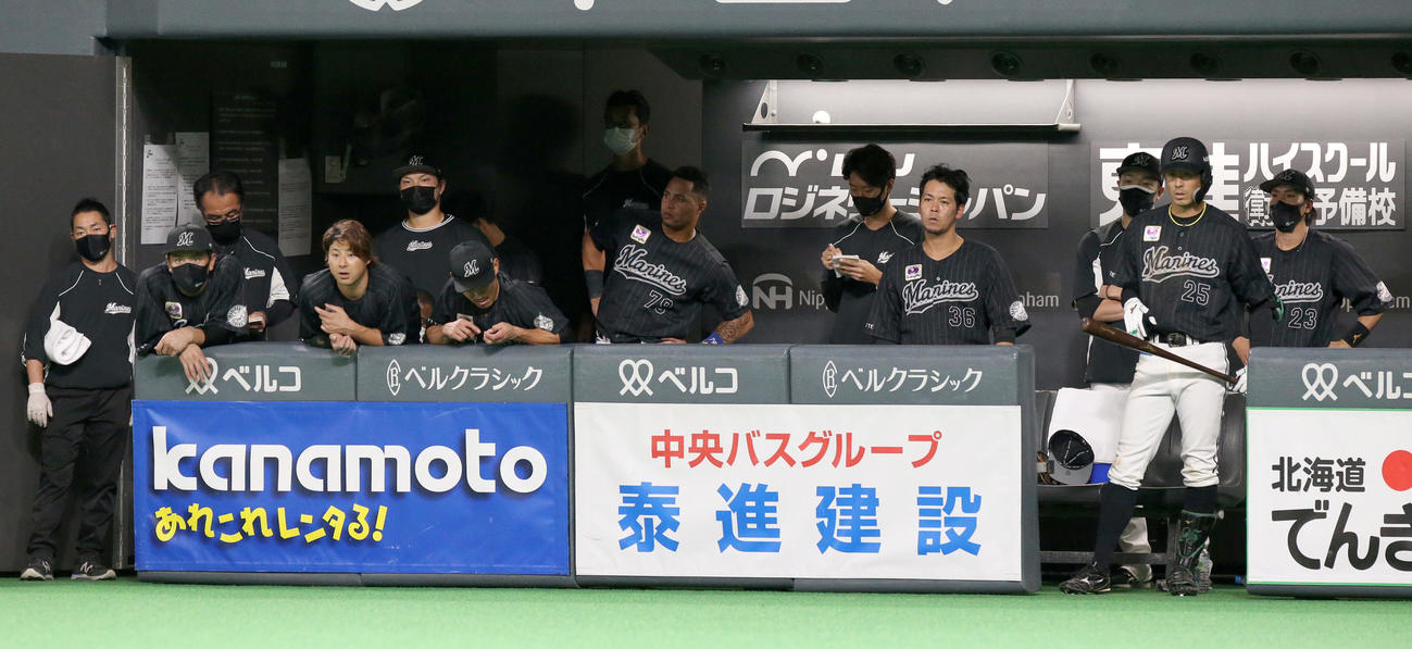 日本ハム対ロッテ　意気消沈のロッテベンチ（撮影・佐藤翔太）