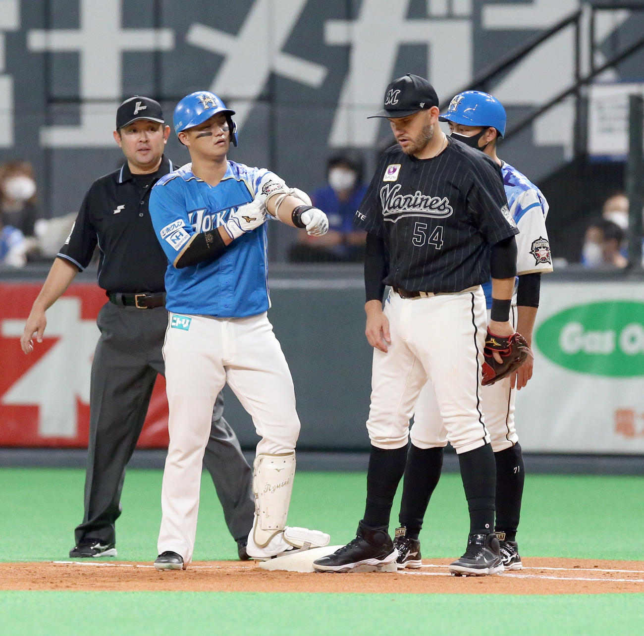 日本ハム対ロッテ　3回裏日本ハム無死、佐藤は中前打を放つ（撮影・佐藤翔太）