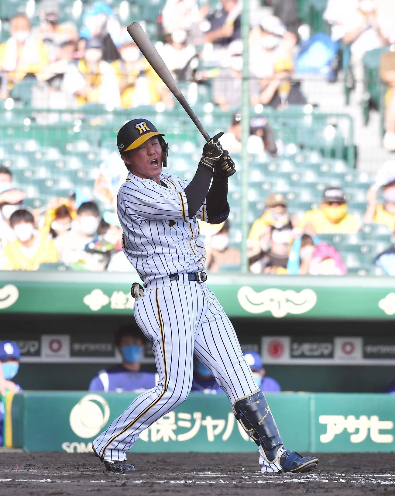阪神対中日　7回裏阪神無死一塁、三振に倒れる陽川（撮影・上田博志）