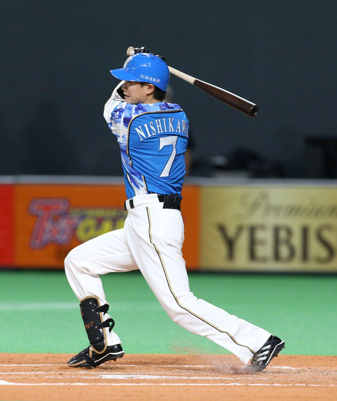 日本ハム対ロッテ　3回裏日本ハム2死二塁、西川は先制となる適時三塁打を放つ（撮影・佐藤翔太）