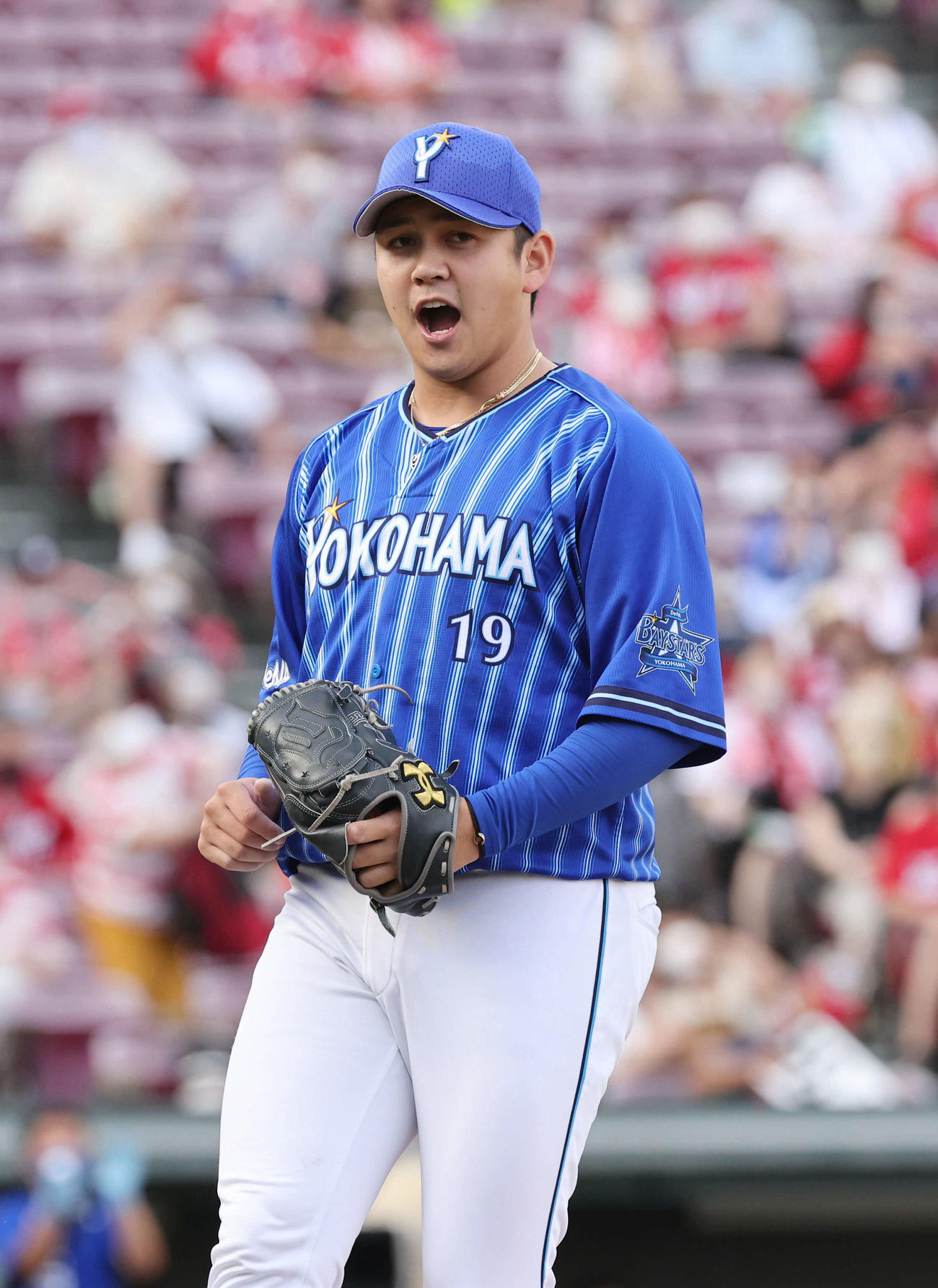 広島対DeNA　今季初セーブを挙げ、ほえる山崎（撮影・加藤孝規）