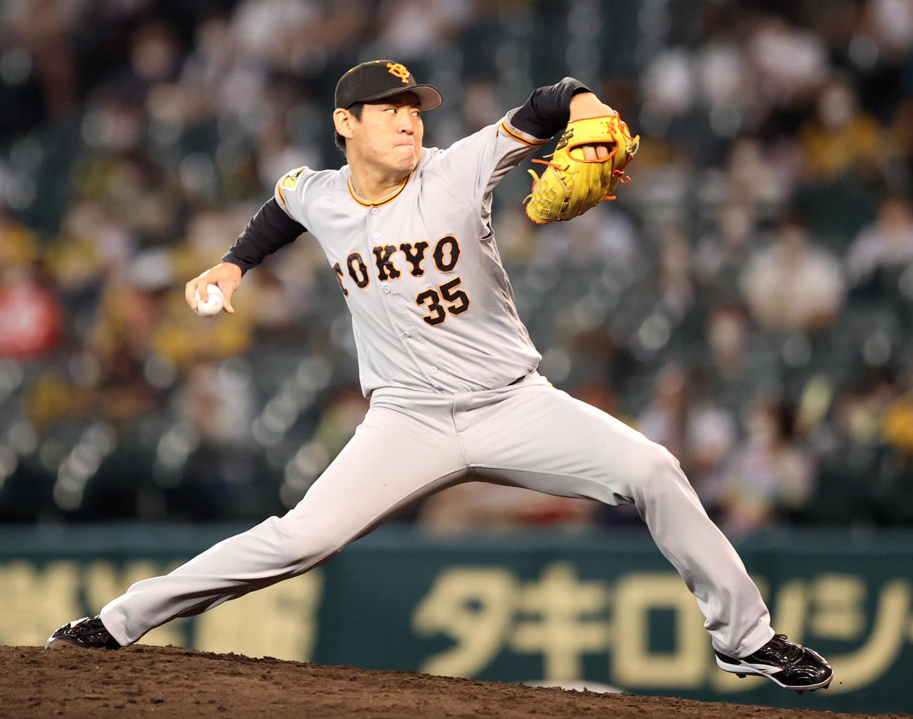 阪神対巨人　9回裏から登板する桜井（撮影・狩俣裕三）