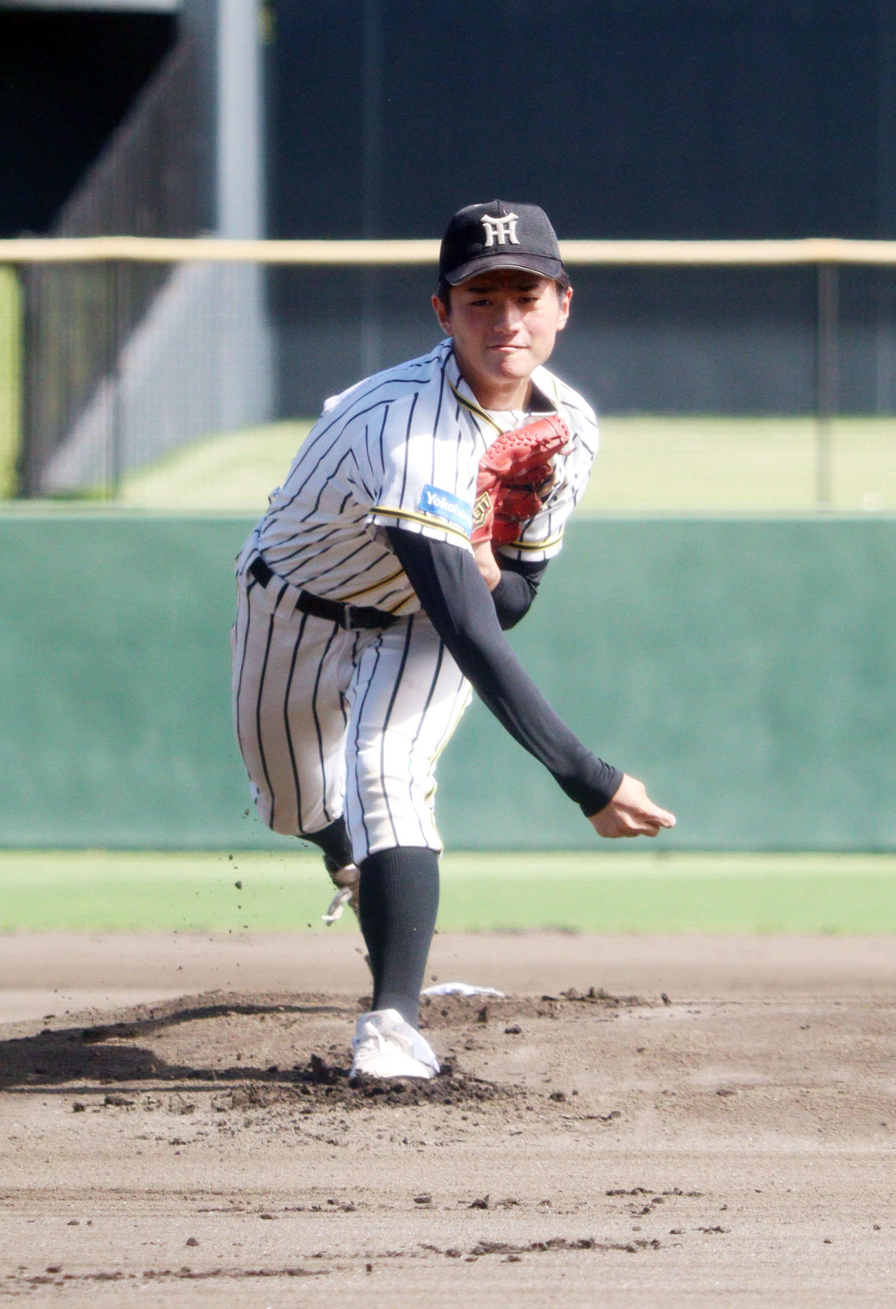 藤沢清流対横浜隼人　横浜隼人の先発西川（撮影・関根直人）