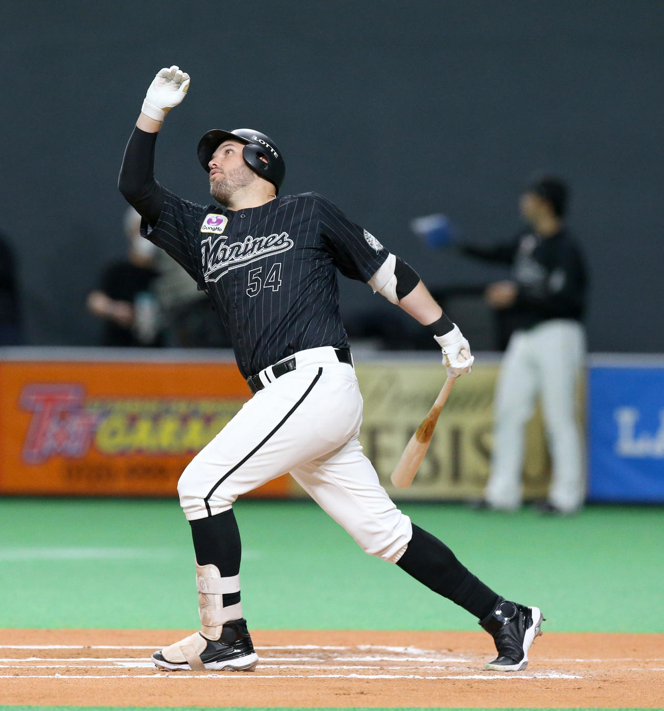 日本ハム対ロッテ　6回表ロッテ2死、レアードは左越え本塁打を放つ（撮影・佐藤翔太）